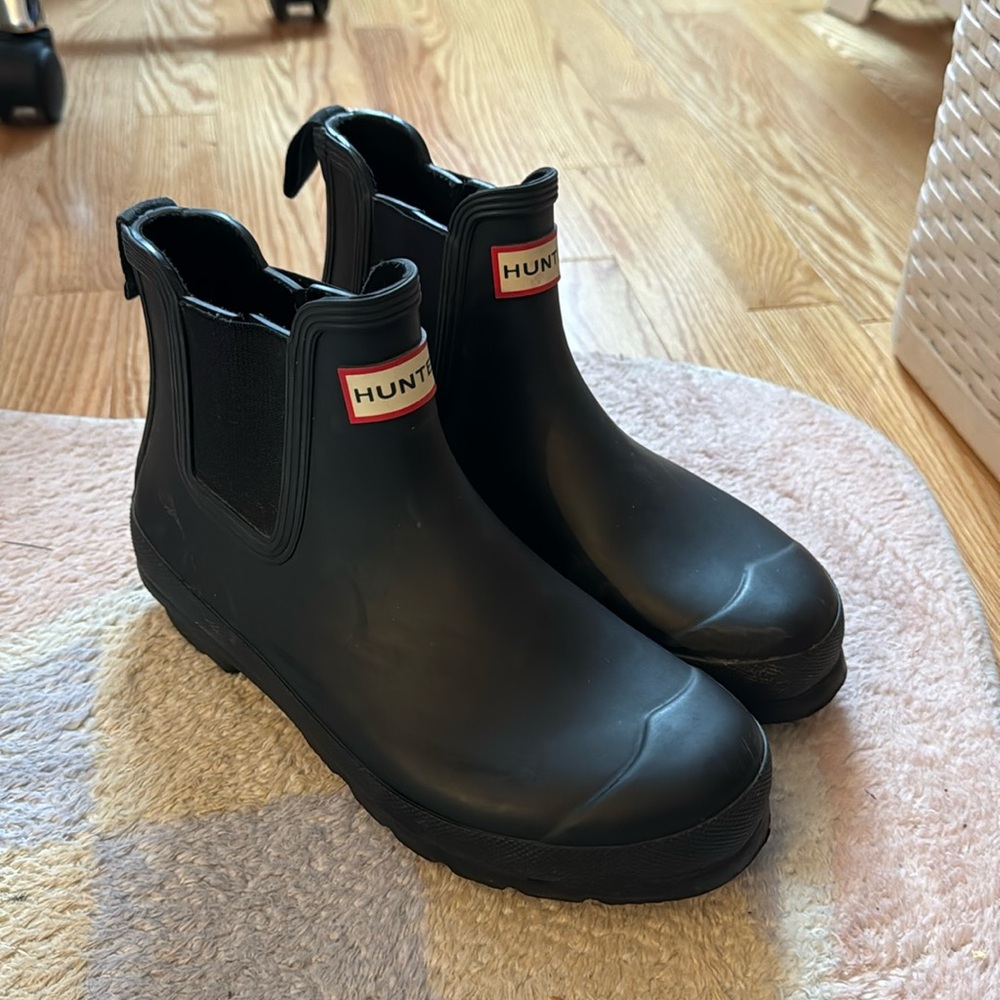Black short Hunter rain boot - size 7